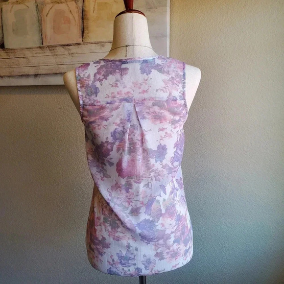 MAURICES | Sleeveless Button Up Top in Abstract Floral sz XS - Picture 4 of 11